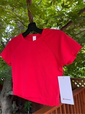 lululemon athletica swiftly cropped Bright Red Short Sleeve Cropped Tee